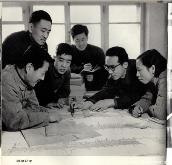 地質(zhì)工作者在進(jìn)行地層分析對(duì)比 地質(zhì)工作者在進(jìn)行地層分析對(duì)比