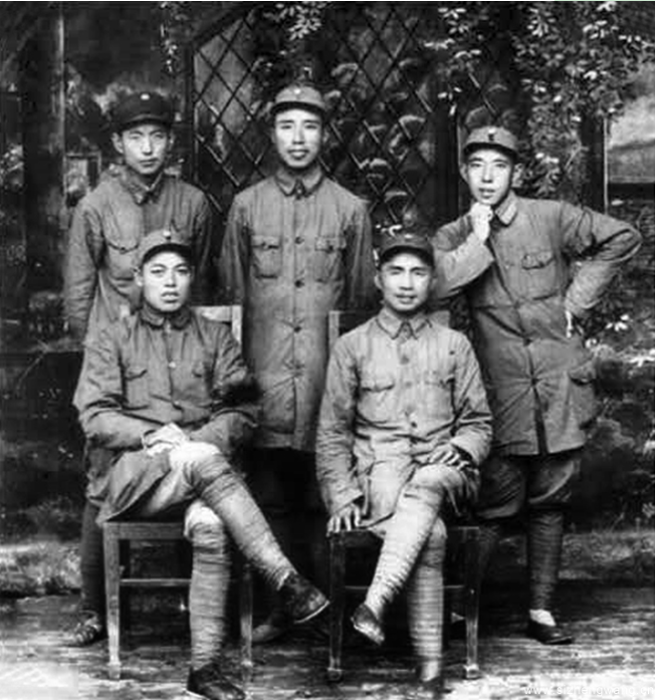 10-特殊的“身份證”-1942年劉錦平（后排中）等在蘇北合影_UUID11357