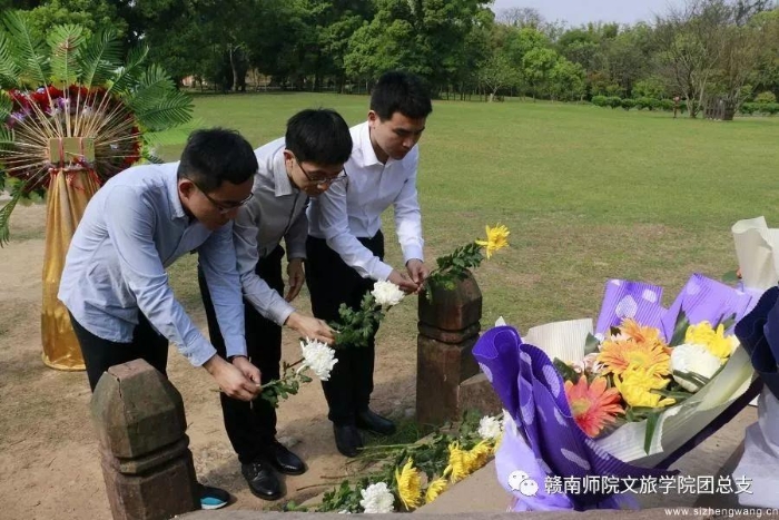 10-老師們獻花祭奠革命英烈_UUID11357