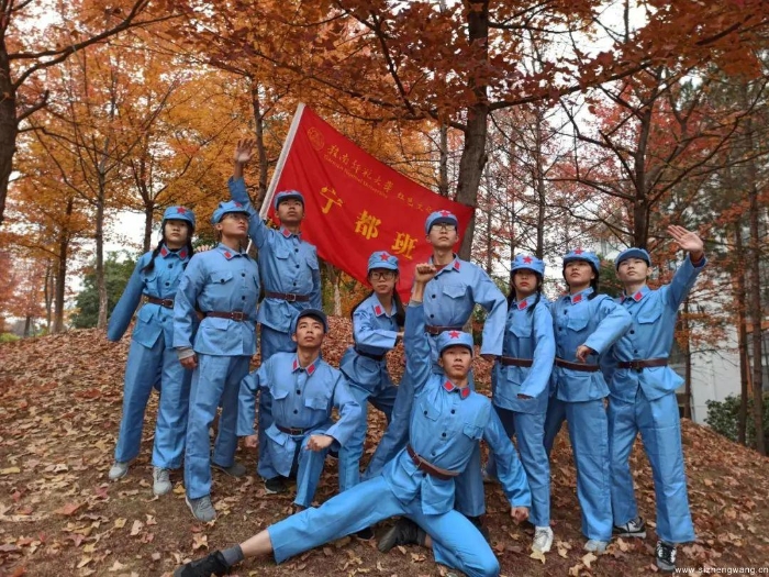 13-經濟管理學院寧都班參賽人員合影_UUID11357