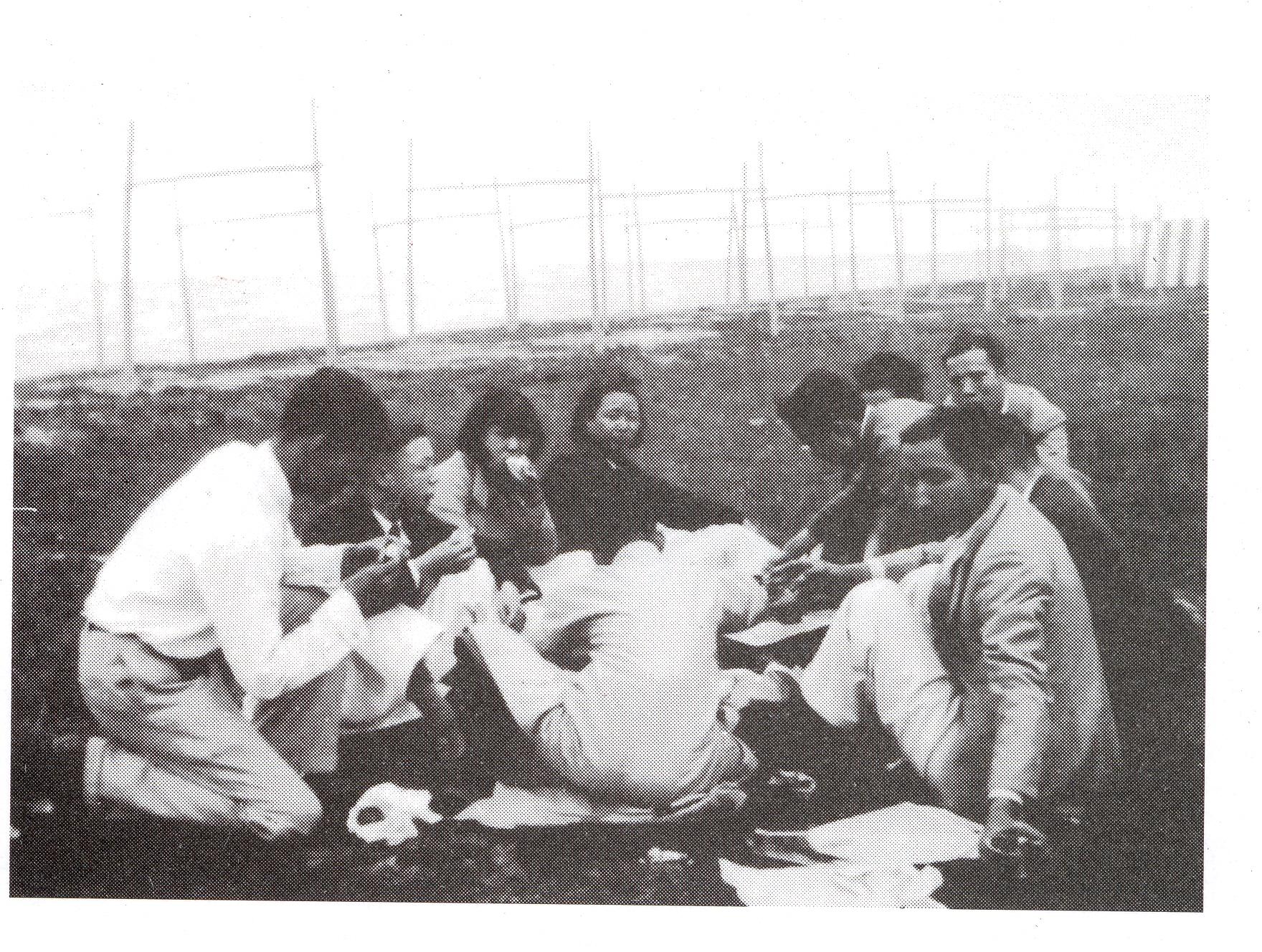 1935年，上海交大地下黨外圍組織——武衛會組織的讀書會在上海郊外舉行活動。
