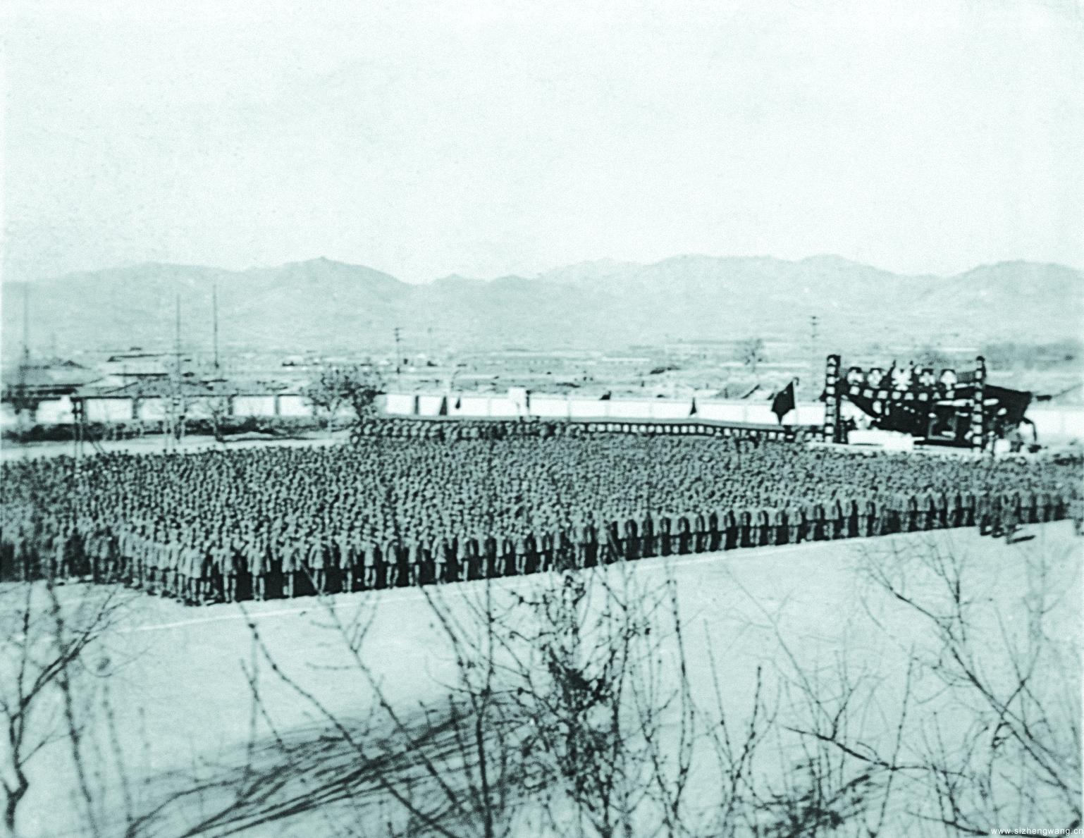1949年11月27日，中央軍委工程學(xué)校（西安電子科技大學(xué)前身）在張家口舉行了隆重的開學(xué)典禮。圖為開學(xué)典禮會場。