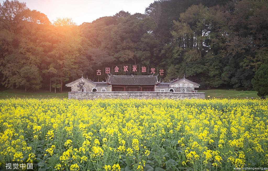 1929年12月28日至29日，紅四軍在福建省龍巖市上杭縣古田召開的第九次黨的代表大會，創造性地回答和解決了"黨指揮槍"等軍隊建設的一系列基本問題。圖為古田會議遺址