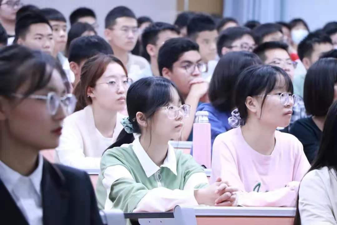 分會(huì)場(chǎng)觀看入學(xué)教育講座