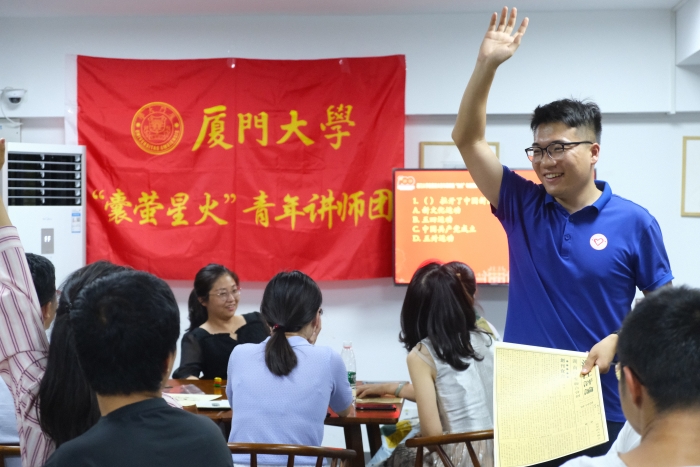 “囊螢星火”青年講師團走進學生社區開講“四史”教育