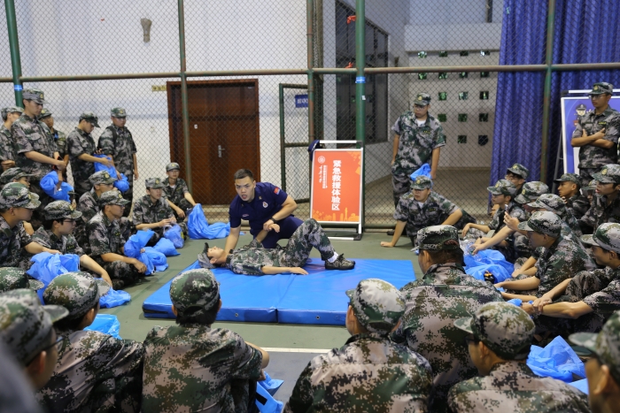 4.消防演練進(jìn)軍訓(xùn)活動(dòng)