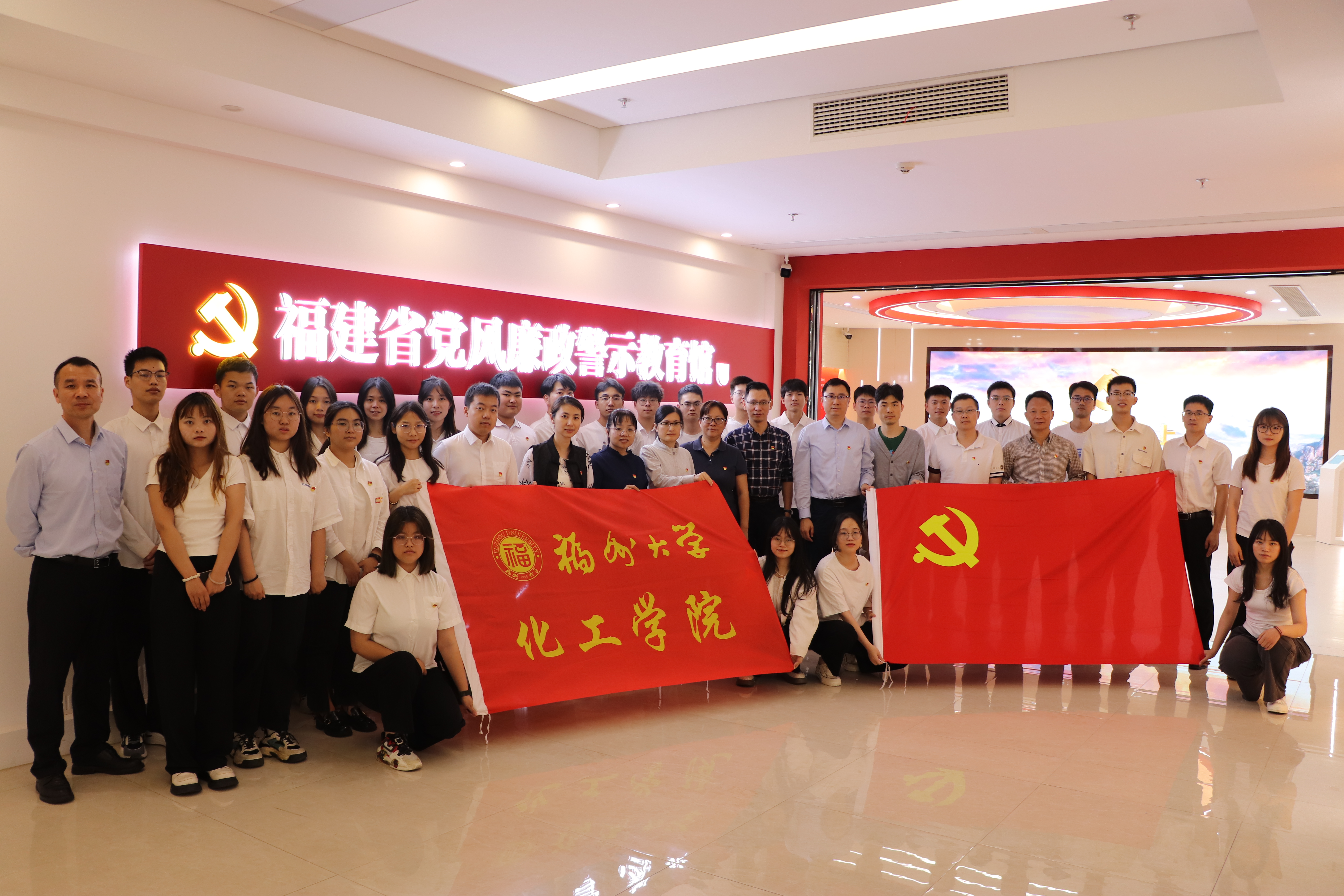 組織前往福建省黨風(fēng)廉政警示教育館參觀學(xué)習(xí).jpg