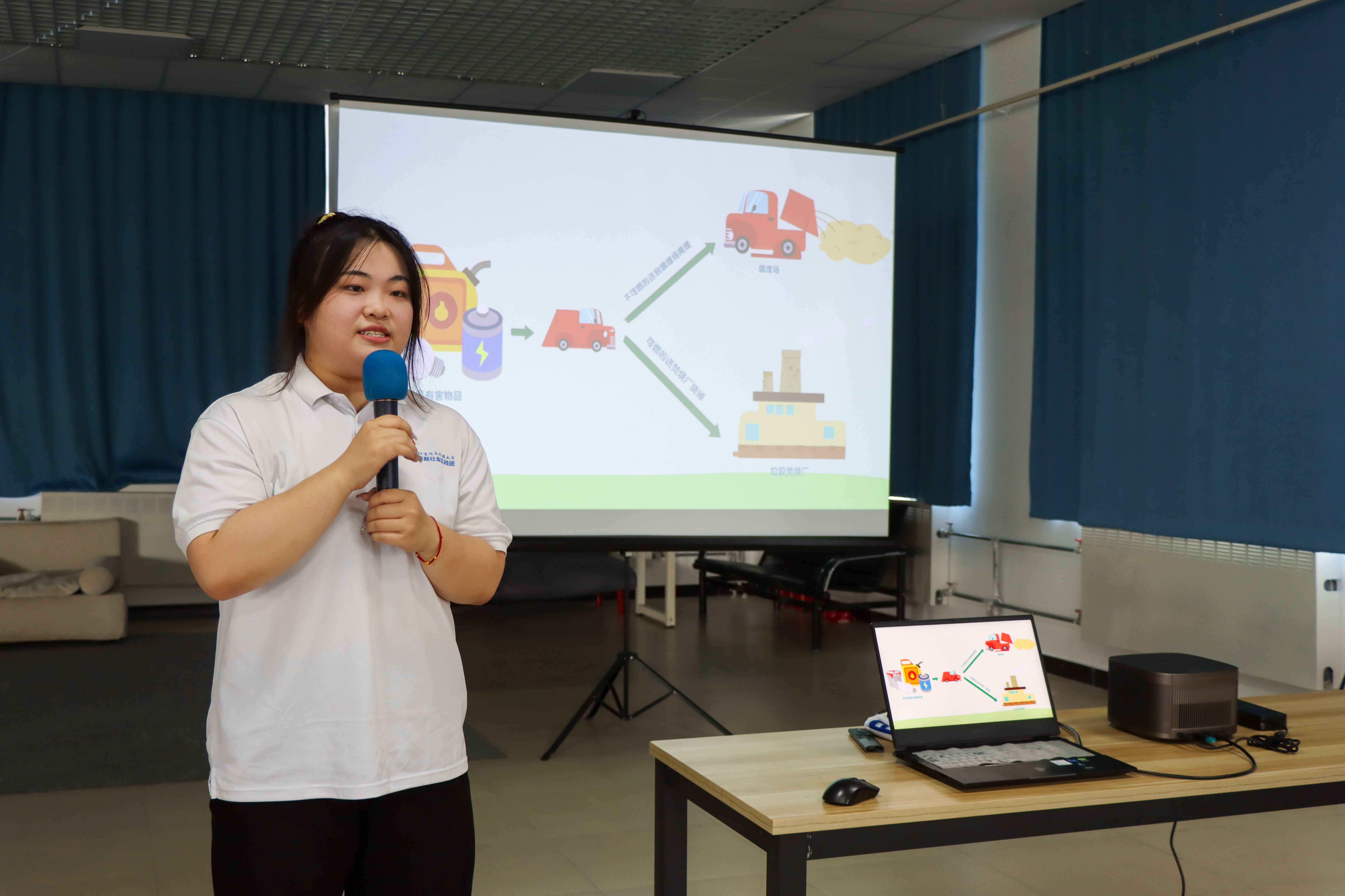 實踐團成員為社區少年兒童講授生態環保課程